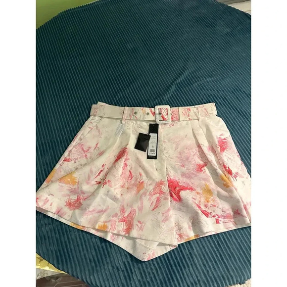 BCBGMAXAZRIA Abstract Print High-Waisted Shorts Size 10 - Picture 5 of 7